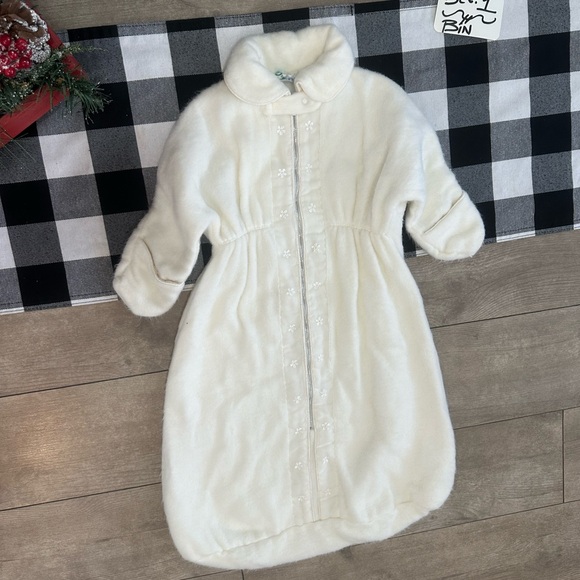 Vtg 1950s White Embroidered Bunting Sack Baby Girl Mun-Robe by Walter J. Murro - Picture 6 of 16